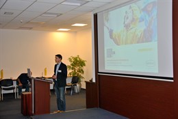 Aufnahme Herr Manuel Kitzinger beim Vortrag zum Thema Datenupload per Excel.