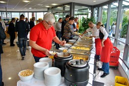 Aufnahme eines warmen Buffets.