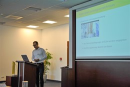 Aufnahme Dipl.-Ing. Architekt Christian Gold beim Workshop zum Thema Stellenwert des Ausschreibungstextes.