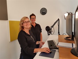 Paula Peter und Christine Buschoff vor den AUSSCHREIBEN.DE Thementagen.