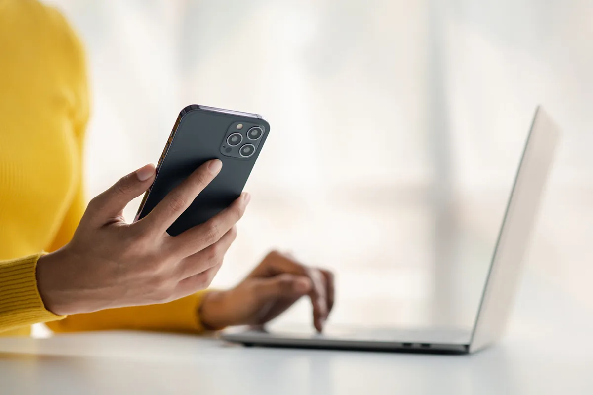 Nehmen Sie mit uns Kontakt auf - AUSSCHREIBEN.DE